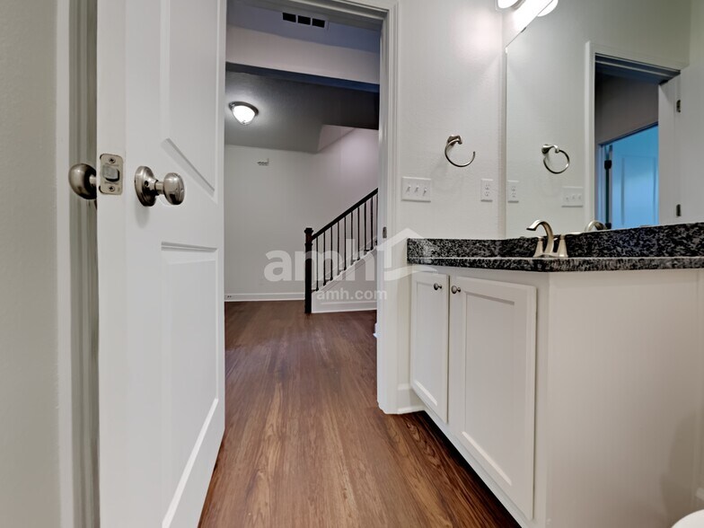 Building Photo - 567 Tumbled Stone Way