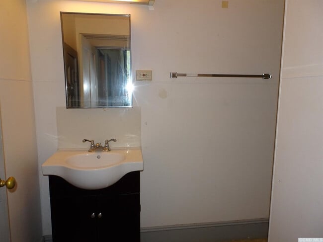 Building Photo - 549 NY-23B