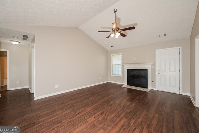 Building Photo - 200 Wagon Wheel Dr