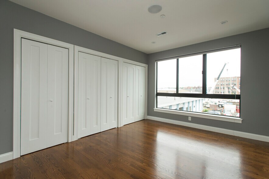 Building Photo - 303 D St