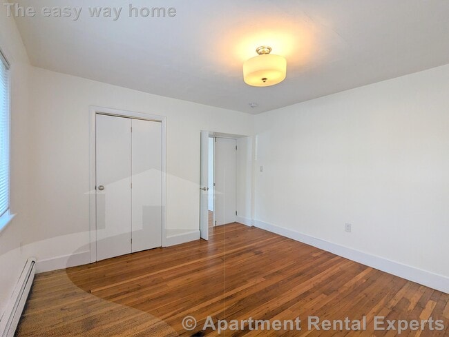 Building Photo - 322 Lowell St