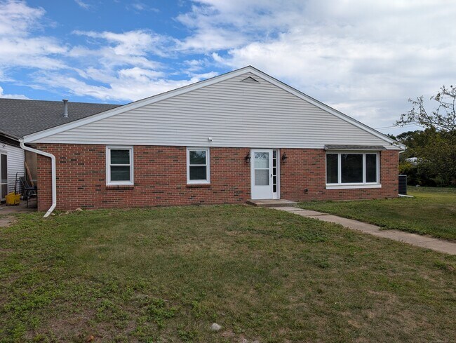 Primary Photo - 344 E Main St