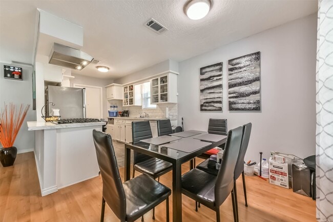 Building Photo - 3205 Brookhurst Ln