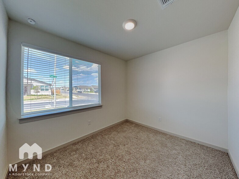 Building Photo - 3029 Egan Dr