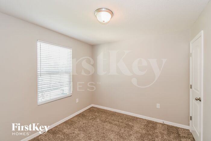 Building Photo - 11 Post Oak Ln