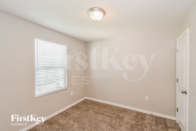 Building Photo - 11 Post Oak Ln