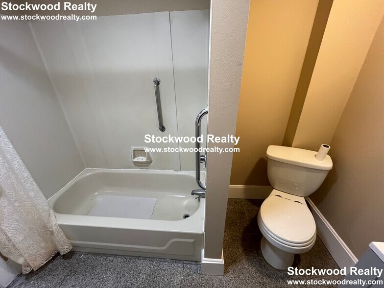 Building Photo - 933 Dorchester Ave