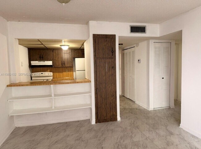 Building Photo - 13390 NE 7th Ave