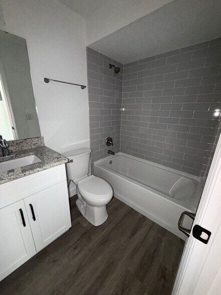 Building Photo - 11803 Alafaya Woods Ct