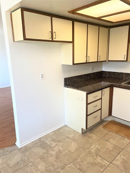 Building Photo - 503 S Adams St