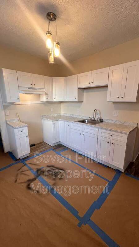 Building Photo - 1345 E Livingston Ave