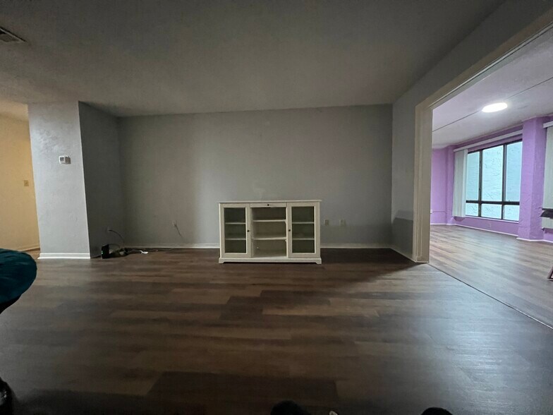 Building Photo - 2756 SW 14th Dr