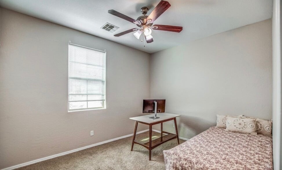 Building Photo - 7515 S 30th Pl