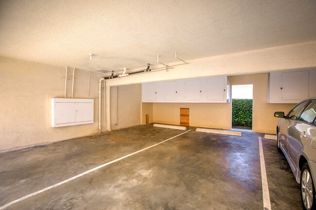 Building Photo - 2256 S Carmelina Ave