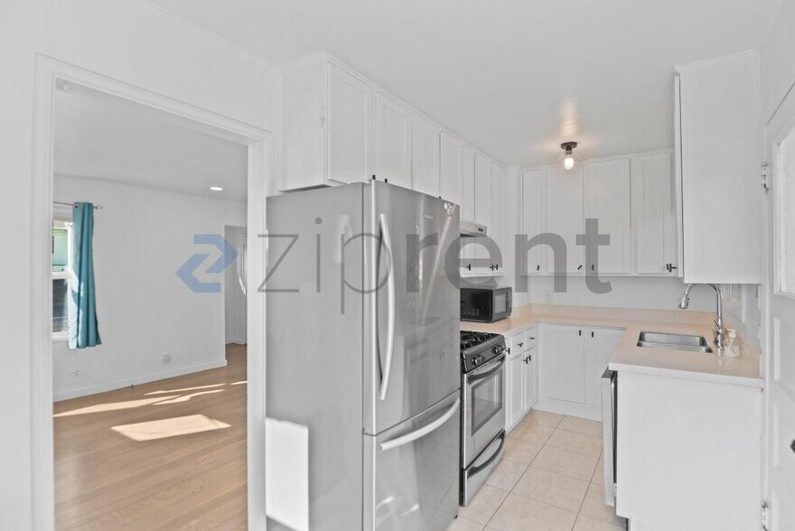 Building Photo - 5914 Mauritania Ave