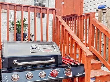 Building Photo - 1831 Light St