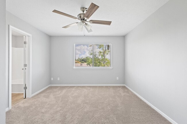 Building Photo - 2 Bedroom 1.5 Bathroom