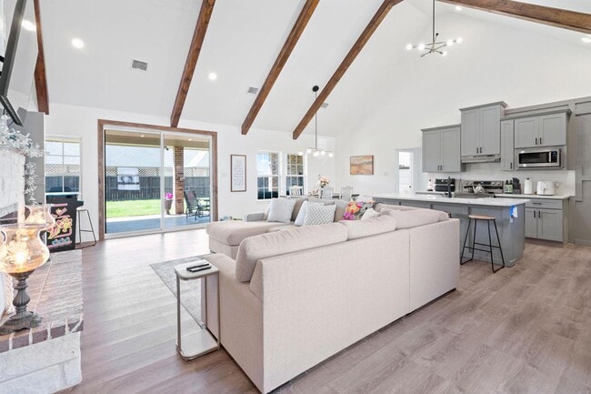 Building Photo - 1000 Stone Hill St