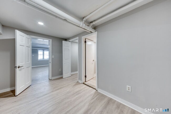 Building Photo - 41 E High St