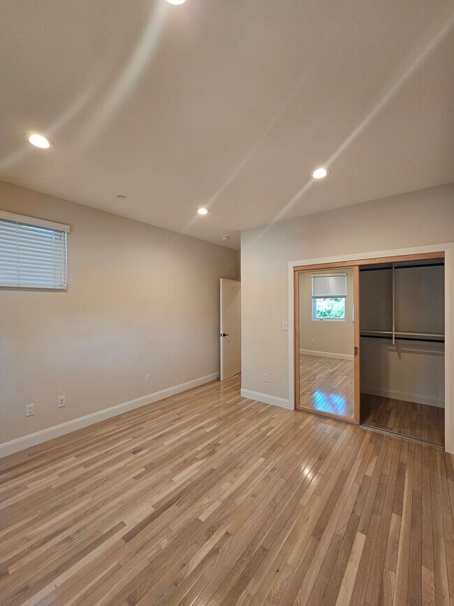 Building Photo - 1157 Leff St