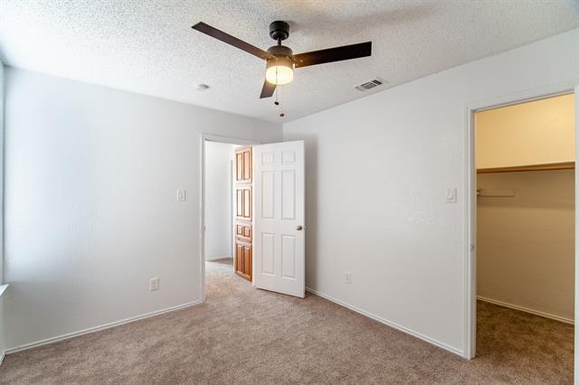 Building Photo - 2802 Bridge Lake Dr