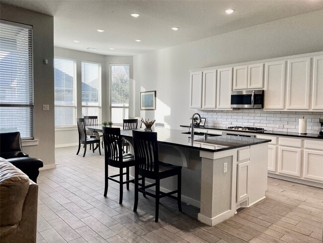 Building Photo - 4334 Hemlock Grove Ln