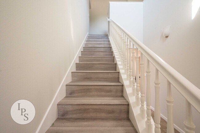 Building Photo - Clovis Eastside Home, 4BR/3BA, Built 2017 - Lots of Amenities!