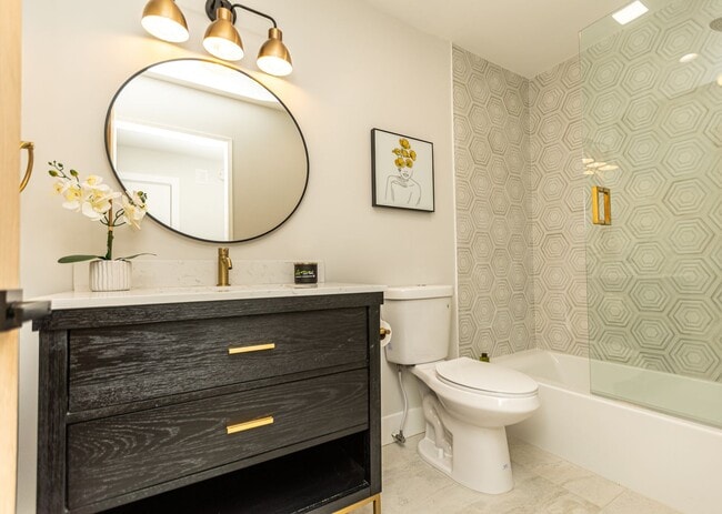 Building Photo - 30+ Day Fully Stylishly furnished & Tastef...