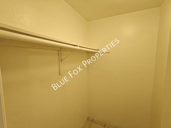 Building Photo - 3241 E Bermuda St