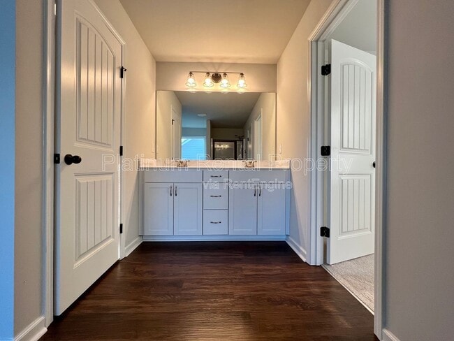 Building Photo - 244 Stonecreek Bnd