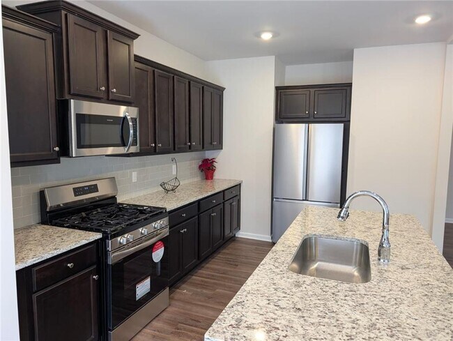 Building Photo - 168 Parkwood Dr