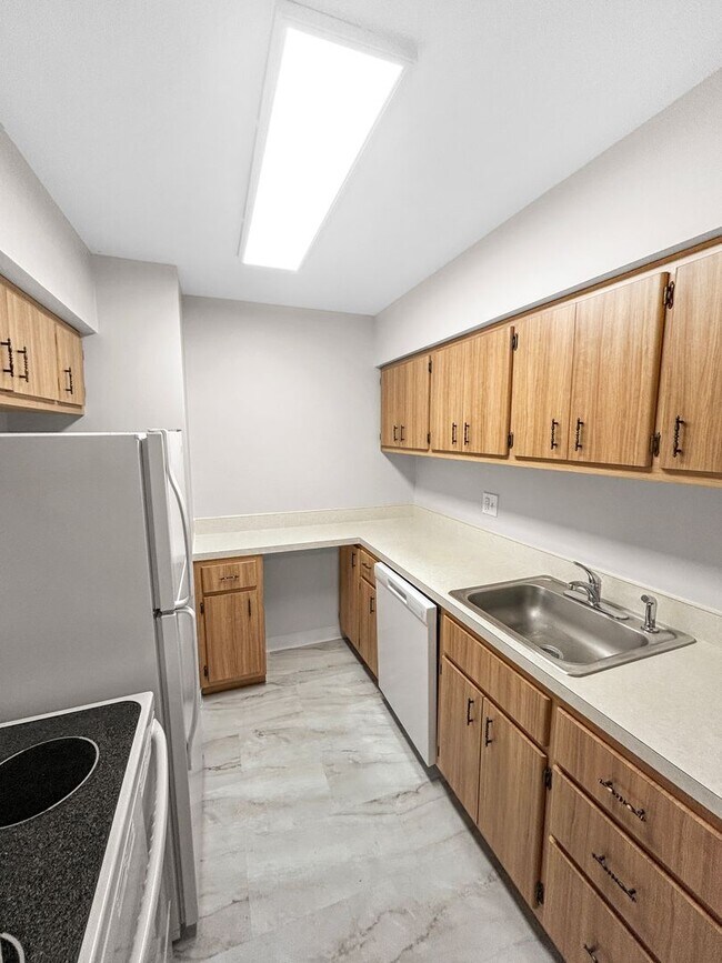 Building Photo - One Bedroom Condo in Moon Township!!