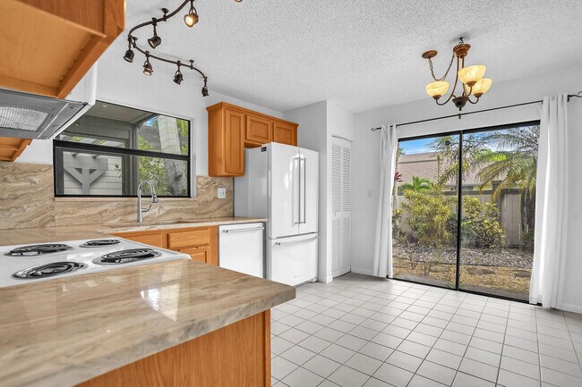Building Photo - 2533 Bedford Mews Dr