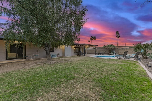 Building Photo - 617 E Ellis Dr