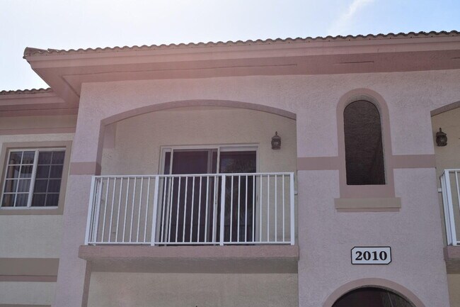 Building Photo - 2010 Taylor St