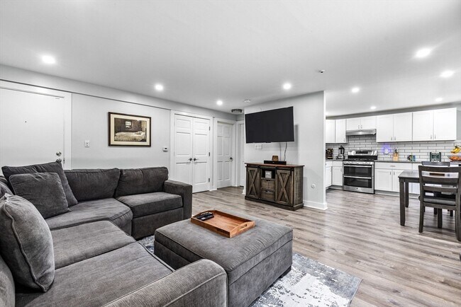 Building Photo - 90 Edgelawn Ave