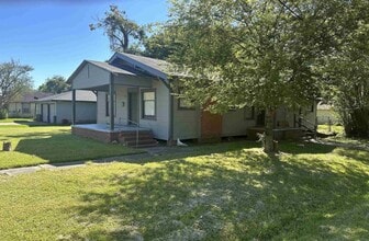 Building Photo - Spacious 3 Bedroom Home for Rent