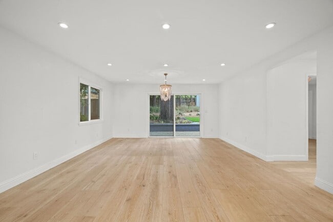 Building Photo - 789 Cañada Rd