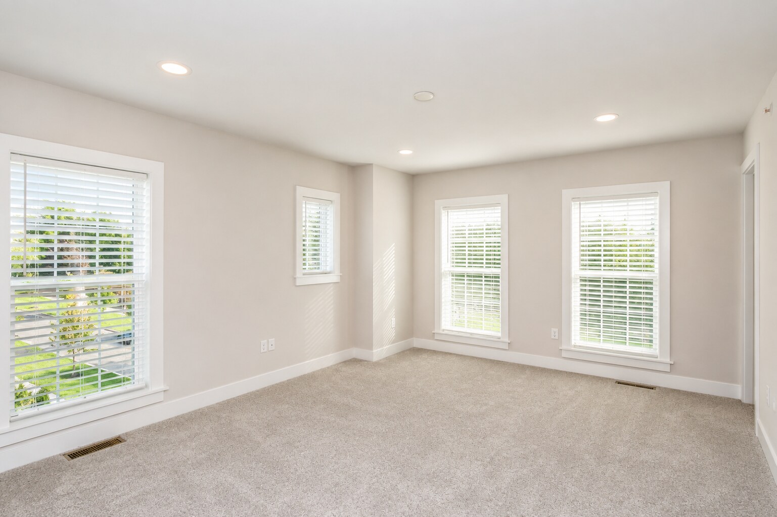 Building Photo - 701 Halcyon Ln
