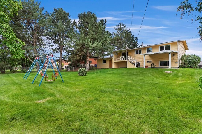 Building Photo - 6190 N Shandee Dr