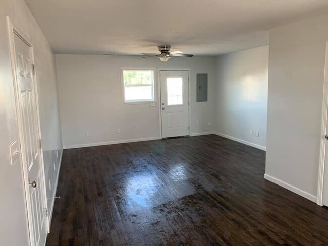 Building Photo - Laurel Flats LLC.