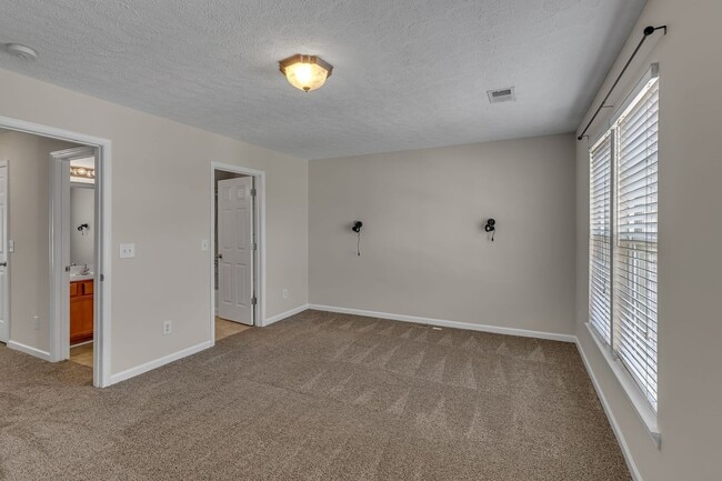 Building Photo - Spacious 2-Bedroom home in Prime West Nash...