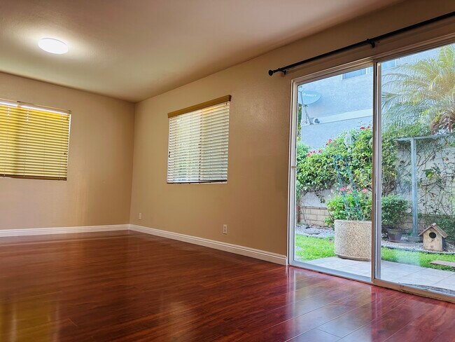 Family room w/back garden view - 555 W Lemon Ave