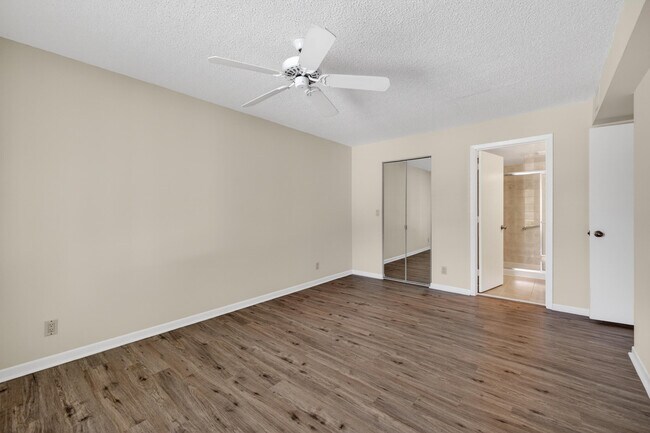Building Photo - 2512 SE Anchorage Cove