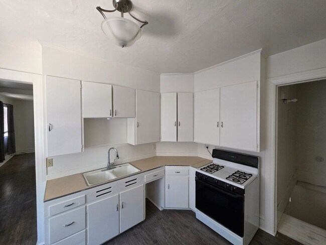 Building Photo - 170 N 100 E
