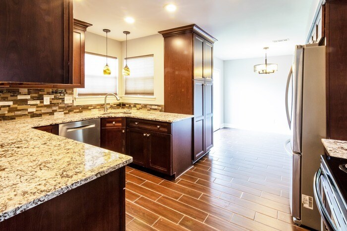 Building Photo - 815 Doulton Ln