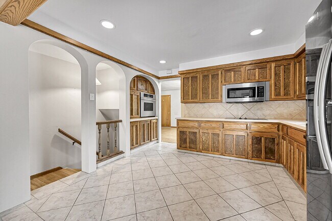 Building Photo - $3,095.00 - HALF OFF First Months' Rent - 3 Bedrooms, 2 Bathrooms Single Family Home in Arvada wi...