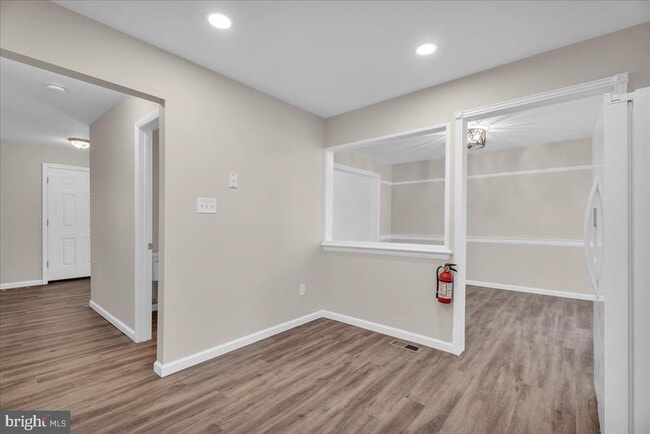 Building Photo - 38 Burgundy Dr