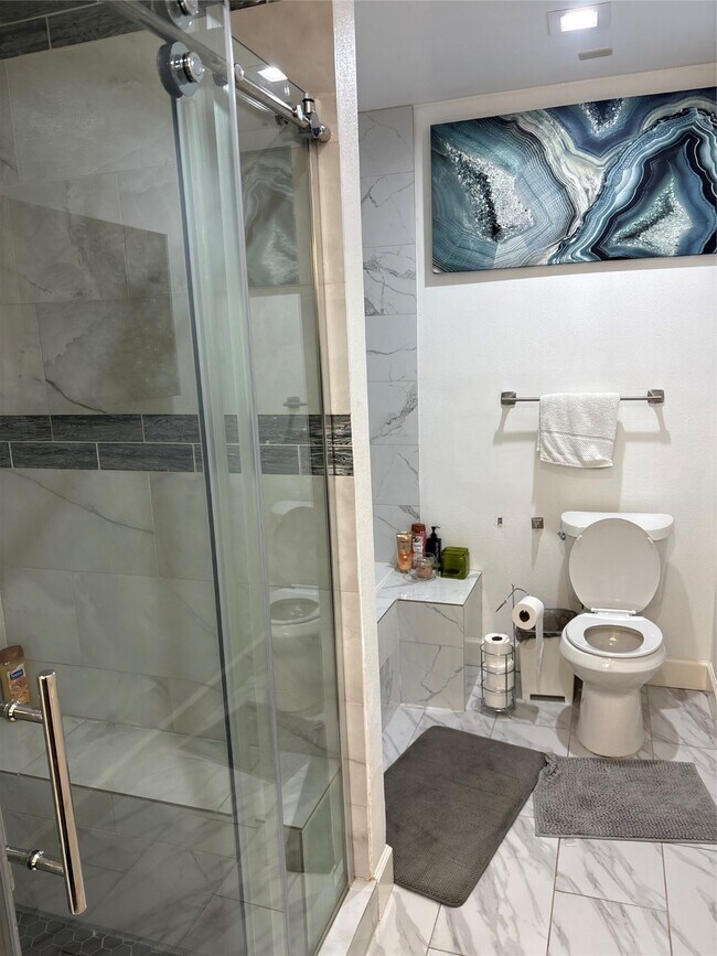 Building Photo - 3021 Gray St