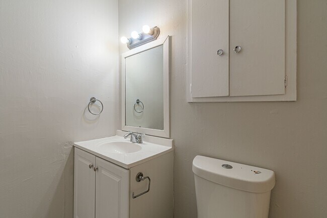 Building Photo - 9518 Millbrook Dr